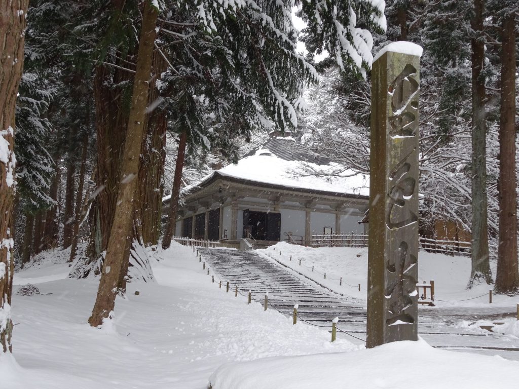 平泉中尊寺金色堂！岩手から世界遺産の雪景色